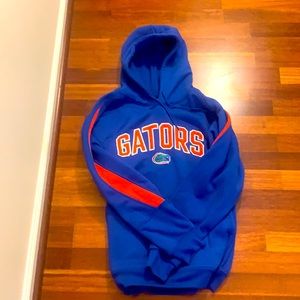 Men’s official Gators hoodie in size XL